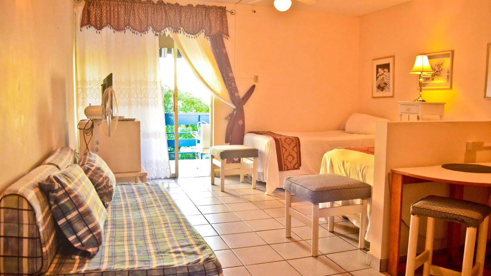 Garden Beach Studios At Montego Bay Club Apartman